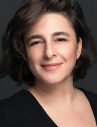 Эсра Дерманшиоглу