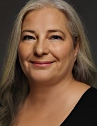 Назан Дипер