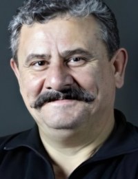 Неджат Баяр