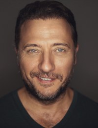 Йигит Озшенер