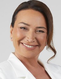 Демет Акбаг